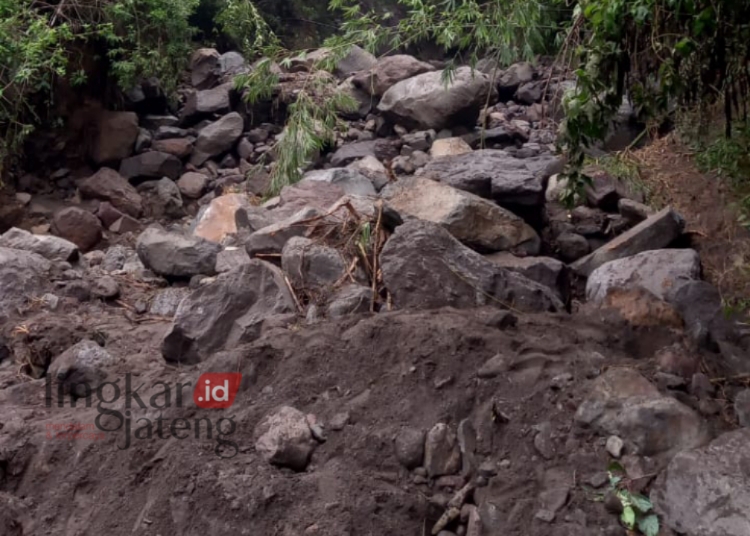 Banjir Bandang Di Semarang Putus Akses Jalan Warga Terpaksa Putar 3 Km