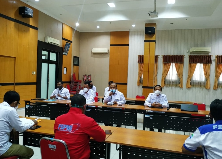 AUDIENSI: Perwakilan FSPMI Kota Semarang saat melakukan audiensi dengan pihak BPS Provinsi Jateng. (DINDA RAHMASARI/LINGKARJATENG.ID)