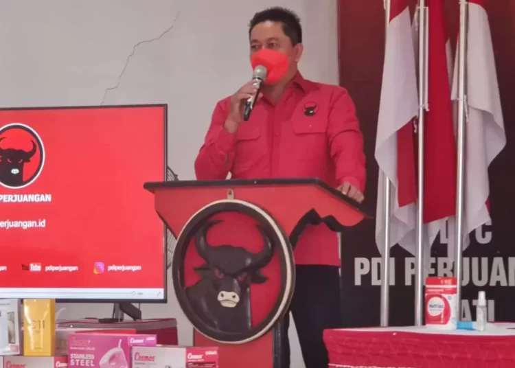 Dorong PUAN Indonesia Melek Politik, DPC PDIP Pati Gelar Pendidikan 25 Ketua DPC PDIP Pati Ali Badrudin menyatakan, perempuan dalam hal ini harus mampu menjadi subyek atau pelaku dalam kancah politik.