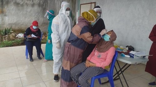 Harga Tes Swab PCR di Pati Turun 25 PERIKSA: PCR dilakukan oleh sejumlah warga pati beberapa waktu lalu. (ISTIMEWA/LINGKARJATENG.ID)