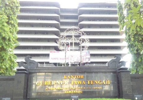 ILUSTRASI: Gedung Gubernur Jawa Tengah di Kota Semarang, tampak dari depan. (ISTIMEWA/LINGKARJATENG.ID)
