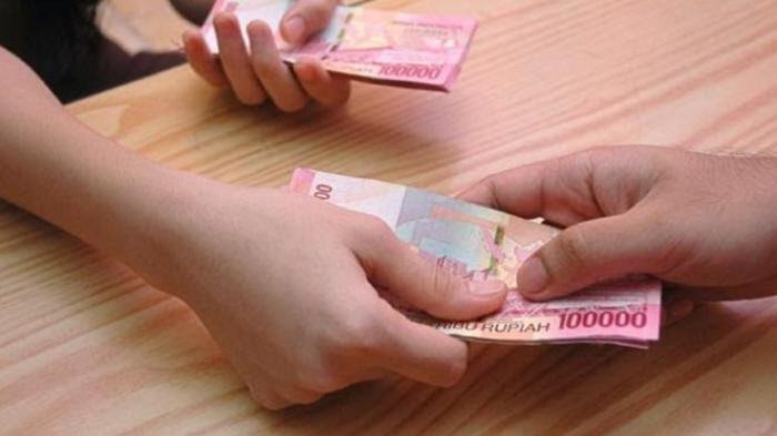 Kejari Panggil Pengurus KONI Kudus, Dalami Dugaan Kasus Pemotongan Dana Hibah 25 MENJELASKAN: Kepala Kejaksaan Negeri Kudus Ardian sedang menjelaskan terkait adanya laporan masyarakat mengenai pemotongan dana hibah yang dilakukan KONI Kudus. (NISA HAFIZHOTUS SYARIFA/LINGKARJATENG.ID)