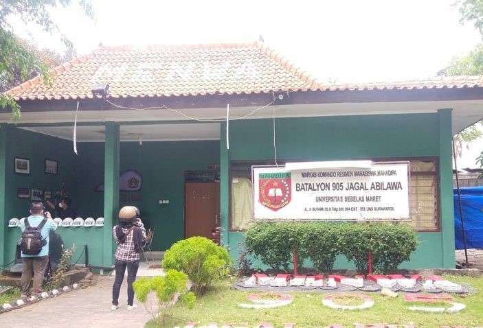 DITUTUP: Markas Menwa UNS ditutup sementara waktu usai kasus meninggalnya salah satu mahasiswa saat mengikuti Diklatsar Menwa. (ANTARA/LINGKARJATENG.ID)