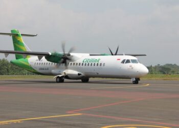 PARKIR: Nampak maskapai Citilink sedang parkir di bandara Ngeloram, Cepu, Kabupaten Blora, Jawa Tengah. (ISTIMEWA/LINGKARJATENG.ID)
