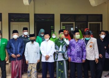 DEKLARASI: Sejumlah ormas melakukan pernyataan sikap di kantor MUI Pati. (AZIZ AFIFI/LINGKARJATENG.ID)