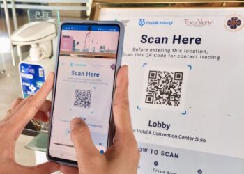 ILUSTRASI: Penggunaan aplikasi PeduliLindungi di hotel berbintang di Karanganyar. (ISTIMEWA/LINGKARJATENG.ID)