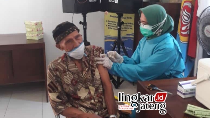 Sasar Lansia, DKK Kudus Lakukan Vaksinasi Terstruktur 25 20211119 185422