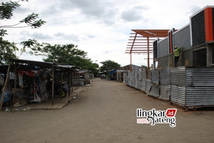 Dugaan Pungli Pasar Sido Makmur, Masyarakat Blora Tuntut Penyelesaian Secepatnya 25 PELATIHAN: Kapolres Grobogan AKBP Benny Setyowadi, Ketua DPRD Grobogan Agus Siswanto dan Kepala BPBD Kabupaten Grobogan Endang Sulistyoningsih, saat menjadi narasumber pelatihan mitigasi bencana di Gedung BPBD setempat, Senin (22/11). (Muhamad Ansori / Lingkarjateng.id)