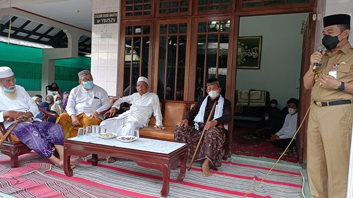 Kabar Duka, Mantan Ketua PCNU Pati KH. Ali Munfaat Tutup Usia 25 BERDUKACITA: Bupati Pati Haryanto menceritakan kenangannya tentang KH. Ali Munfaat, Senin (16/11) (Istimewa / Lingkarjateng.id)