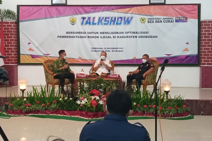 NARASUMBER: Wakil Bupati Grobogan, Bambang Pujiyanto saat mengisi talkshow di Gedung Riptaloka, Rabu (24/11). (Muhamad Ansori / Lingkarjateng.id)