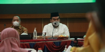 PENGARAHAN: Bupati H Arief Rohman membuka acara rembuk stunting tingkat Kabupaten Blora di Lantai II ruang pertemuan Gedung Bappeda yang diselenggarakan Dinas Kesehatan bersama OPD terkait, Sabtu (27/11). (Lilik Yuliantoro / Lingkarjateng.id)