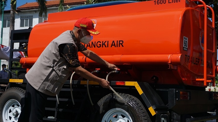 Inilah 5 Daerah di Jepara yang Rawan Bencana 25 Bupati Jepara Dian Kristiandi saat mengecek kondisi tangki air yang nantinya akan digunakan saat siaga bencana, Kamis (18/11). (Adhik Kurniawan / Lingkarjateng.id)