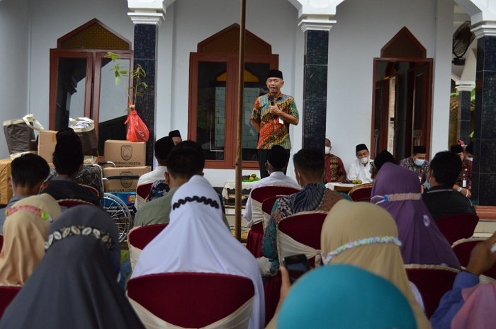 Bupati Jepara, Dian Kristiandi saat bersilaturahmi dan Sosialisasi Pencegahan Covid-19 di Musala Al Ittifaq, Desa Jlegong, Kecamatan Keling, Selasa (16/11). (Dok Diskominfo Jepara / Lingkarjateng.id)