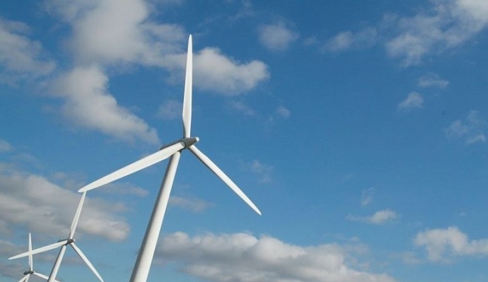 Indonesia Berpotensi sebagai Pasar Efisiensi Energi 25 ILUSTRASI: Turbin-turbin angin di Westmill Wind Farm & Solar Park. (Antara / Lingkarjateng.id)
