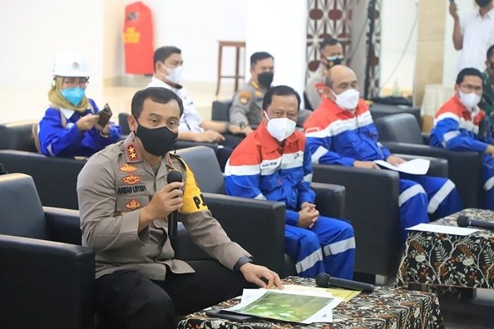 MEMBERIKAN KETERANGAN: Kapolda Jateng Irjen Pol Ahmad Luthfi saat konferensi pers di Gedung Patra Graha, PT Kilang Pertamina Internasional Unit Cilacap, Senin (15/11). (Istimewa / Lingkarjateng.id)