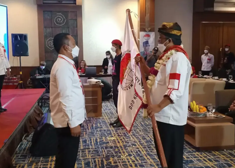 Kiri Ketua Gema Puan Kota Semarang Rudi, Kanan Ketua Umum Gema Puan Ridwan, pada Acara deklarasi Puan Maharani Next Presiden 2024, Rezanda Akbar D/Lingkar.co