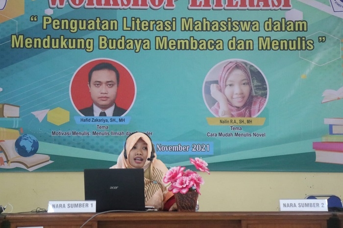 Novelis Pati, Nailin RA Bagikan Cara Mudah Menulis Novel 25 SEMANGAT: Nailin RA berbagi ilmu kepenulisan kepada mahasiswa semester lima Stikes Bakti Utama, hari ini (12/11) (Dok. Istimewa / Lingkarjateng.id)