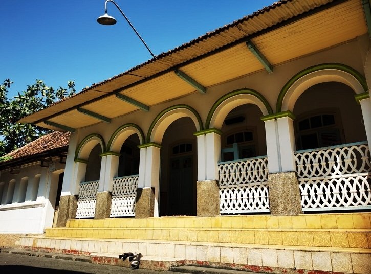 TERAWAT: Masjid Kalugawen masih menjaga keaslian bangunan bergaya Jawa-Belanda hingga saat ini. (Alifia Elsa Maulida / Lingkarjateng.id)