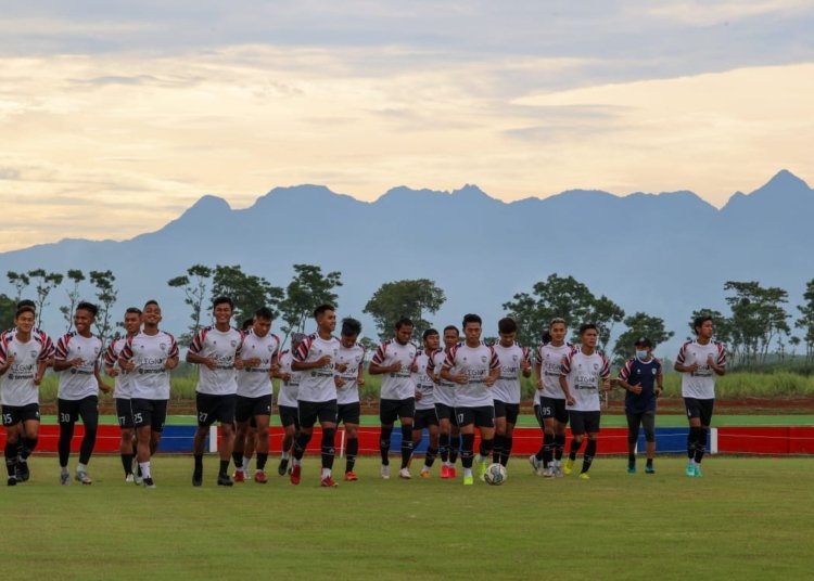 PSG Pati Optimis Rebut Poin di Laga Putaran Kedua 25 BERTANDING: Tim sepak bola PSG Pati, tengah berlatih jelang pertandingan putaran kedua mendatang. (ISTIMEWA/LINGKARJATENG.ID)