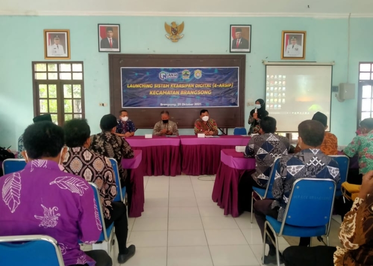 Permudah Sistem Data, Kini Kecamatan Brangsong Miliki E-Arsip 25 LAUNCHING: Kecamatan Brangsong, Kabupaten Kendal telah melaksanakan lounching Sistem Kearsipan Digital (E-Arsip) pada Selasa (2/11/21) di Aula Kecamatan Brangsong. (ISTIMEWA/LINGKARJATENG.ID)