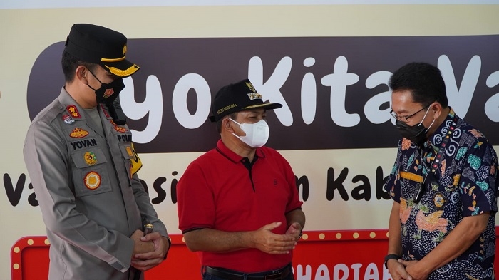 KOORDINASI: Kapolres Semarang AKBP Yovan Fatika (kiri) saat berdiskusi terkait pengamanan sejumlah objek wisata jelang Nataru 2022. (Dok Polda Jateng / Lingkarjateng.id)