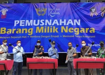 Temuan rokok ilegal di Pati diserahkan ke Bea Cukai Kudus untuk dimusnahkan bersama temuan rokok-rokok ilegal lainnya. (Nisa Hafizhotus Syarifa / Lingkarjateng.id)