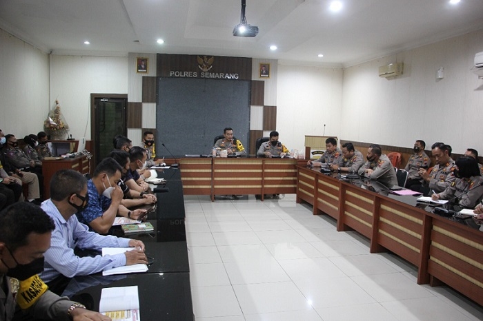 RAPAT: Jajaran Polres Semarang menggelar rapat membahas pengetatan jelang libur Natal dan Tahun Baru. (Dok Humas Polres Semarang / Lingkarjateng.id)