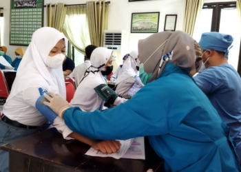 ILUSTRASI: Pelaksanaan vaksinasi di Kabupaten Pati, belum lama ini. (AZIZ AFIFI/LINGKARJATENG.ID)