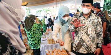 LAUNCHING: Wakil Gubernur Jawa Tengah Taj Yasin Maimoen saat me-launching pencanangan Destara di Pendopo Kabupaten Pemalang, Rabu (3/11).