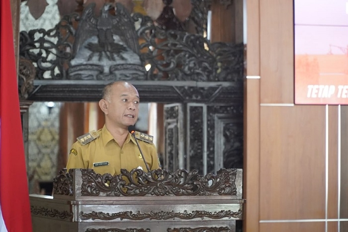 PENJELASAN: Bupati Jepara Dian Kristiandi saat menyampaikan kondisi di Bumi Kartini saat bertemu dengan ormas se-Kabupaten Jepara, Senin (15/11/2021) di Pendapa RA Kartini. (Adhik Kurniawan / Lingkarjateng.id)