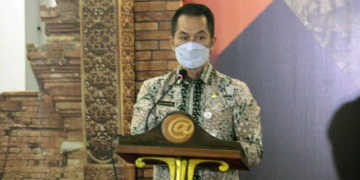 SAMBUTAN: Bupati Kudus HM Hartopo saat memberikan sambutan pada acara seminar hasil kajian Museum Purbakala Patiayam.