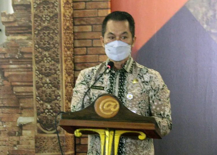 Pemkab Kudus : Jadikan Patiayam Situs Purbakala Terbesar di Indonesia 25 SAMBUTAN: Bupati Kudus HM Hartopo saat memberikan sambutan pada acara seminar hasil kajian Museum Purbakala Patiayam.