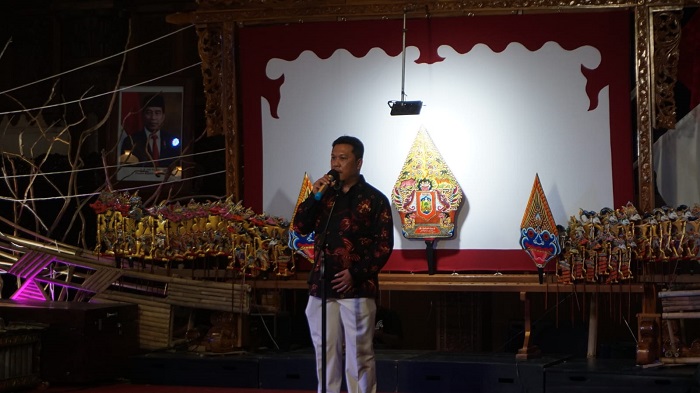 Ketua Disparbud Kabupaten Jepara Zamroni Lestiaza saat memberikan sambutan sebelum peluncuran Gamelan Selaras, Senin (8/11).
(Andhik Kurniawan / Lingkarjateng.id)