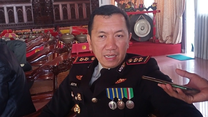 Kapolres Kudus Bantah Dugaan Penyelewengan Wewenang di Tempat Hiburan 25 MENJELASKAN: Kapolres Kudus AKBP Aditya Surya Dharma saat memberikan penjelasan, kemarin. (Alifia Elsa Maulida / Lingkarjateng.id)