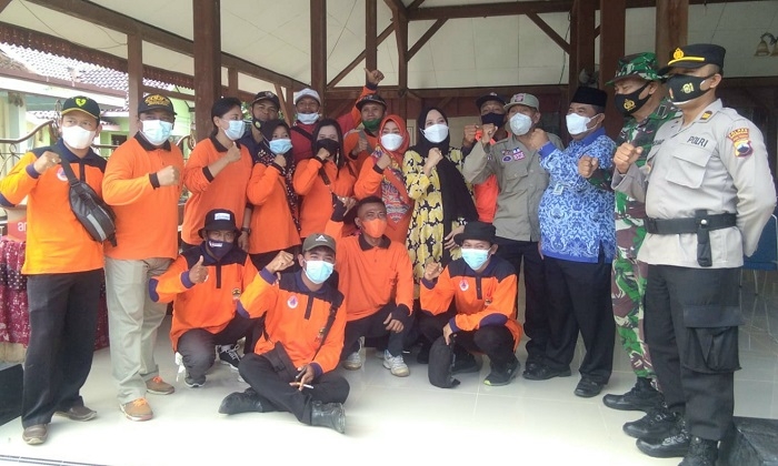 Tim Gabungan berfoto usai mengikuti apel siaga bencana di halaman Kecamatan Gubug, Rabu (17/11). (Muhamad Ansori / Lingkarjateng.id)