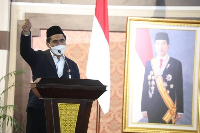 Tekan Angka Perceraian, Taj Yasin Gandeng BP4 Jateng 25 TEGAS: Wakil Gubernur Jawa Tengah Taj Yasin Maimoen saat memberikan sambutan pengukuhan pengurus BP4 Jateng dan LPTQ Jateng, di Gradhika Bhakti Praja, Jumat (12/11). (Istimewa / Lingkarjateng.id)