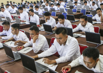 SERIUS: Peserta tes CPNS mengikuti seleksi Kompetensi Dasar beberapa waktu lalu. (Istimewa / Lingkarjateng.id)
