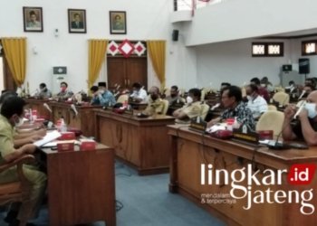 AUDIENSI: Proses audiensi bersama DPRD Kabupaten Pati terkait kasus Bumdesma, beberapa waktu lalu. (Istimewa/Lingkarjateng.id)