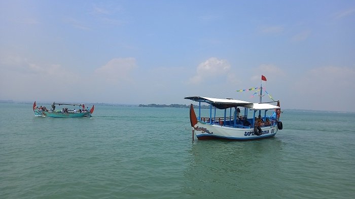 PARIWISATA: Wisata Pantai Bandengan yang juga menjadi favorit bagi para pelancong luar Jepara saat mengunjungi Kabupaten Jepara. (Adhik Kurniawan/Lingkarjateng.id)