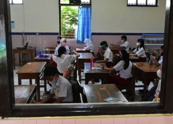 SEKOLAH: Suasana Pembelajaran Tatap Muka (PTM) di salah satu sekolah di Kota Semarang, baru-baru ini. (Dinda Rahmasari/Lingkarjateng.id)