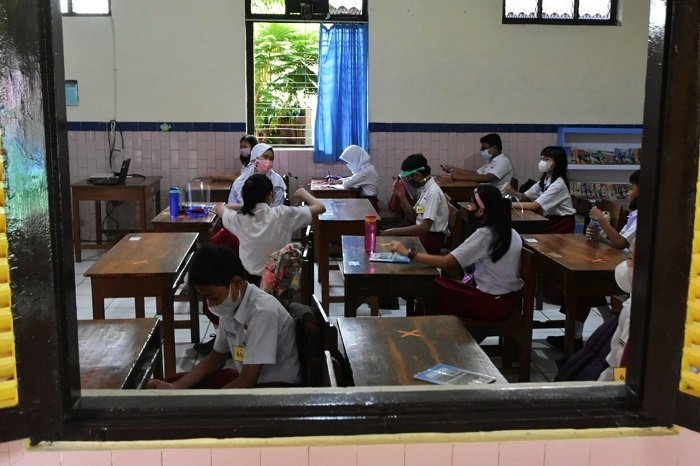 SEKOLAH: Suasana Pembelajaran Tatap Muka (PTM) di salah satu sekolah di Kota Semarang, baru-baru ini. (Dinda Rahmasari/Lingkarjateng.id)