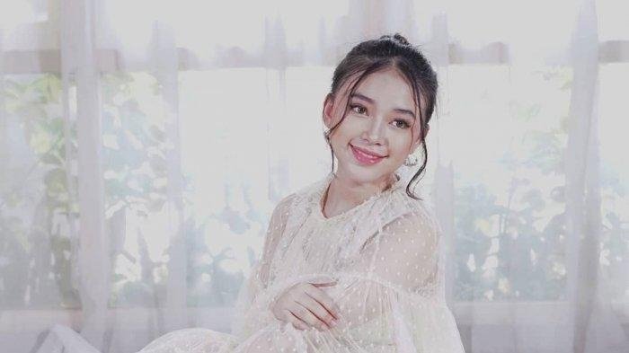 Anneth Delliecia Kenalkan Lagu Baru: Takkan Berhenti Mencintaimu 25 ANNETH DELLICIA