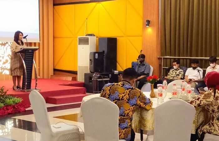 DPR RI Evita Nursanty Apresiasi Program CSR BUMN Grobogan 25 SAMBUTAN: Anggota Komisi VI DPR RI dari Fraksi PDI Perjuangan, Evita Nursanty dalam kegiatan “Sosialisasi Peran Penting CSR BUMN di Masyarakat” yang berlangsung di Hotel 21 Grobogan, Jawa Tengah (Jateng), Minggu (19/12). (Muhamad Ansori/Lingkarjateng.id)
