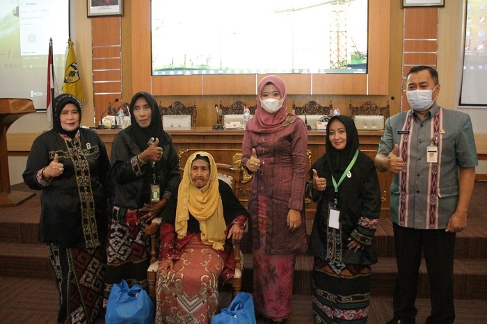 Peringati Hari Ibu di Jepara, Nawal Taj Yasin Ajak Bangun Ketahanan Perempuan 25 PEREMPUAN HEBAT: Pelatihan Tata Rias Wajah oleh Yayasan Pemberdayaan Perempuan Pembangunan (YP3) Kabupaten Jepara di Gedung Shima dalam rangka Hari Ibu ke-93. (Dok. Kominfo Jepara/Lingkarjateng.id)