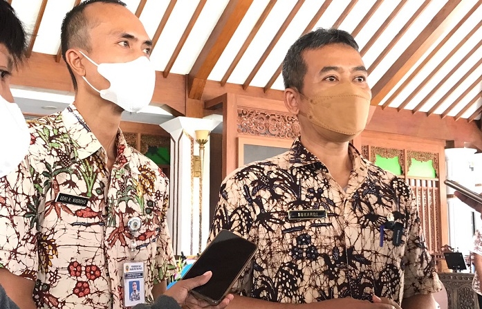 MENJELASKAN: Sukardi Kepala Badan Pengelolaan Keuangan dan Aset Daerah (BPKAD) Kabupaten Pati saat memberikan keterangan di Pendopo Kabupaten Pati, belum lama ini. (Aziz Afifi/Lingkarjateng.id)