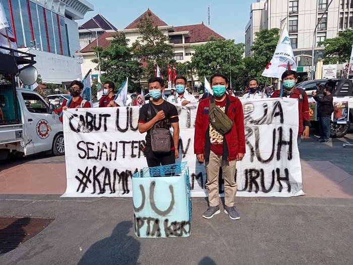 DEMONSTRASI: Unjuk rasa yang dilakukan buruh menolak UU Cipta Kerja beberapa waktu lalu. (Dinda Rahmasari / Lingkarjateng.id)