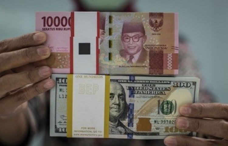 Rupiah Menguat Jelang Pertemuan Bank Sentral AS 25 ILUSTRASI: Uang rupiah dan dolar AS. (Antara/Lingkarjateng.id)