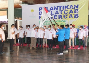KHIDMAT: Pelantikan pengurus BPC HIPMI Kabupaten Rembang di Pendopo Museum Kartini, Kamis (16/12). (R. Teguh Wibowo/Lingkarjateng.id)