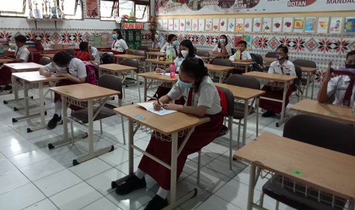 SEKOLAH: Suasana pembelajaran tatap muka di salah satu SD di Kota Semarang, belum lama ini. (Dinda Rahmasari/Lingkarjateng.id)