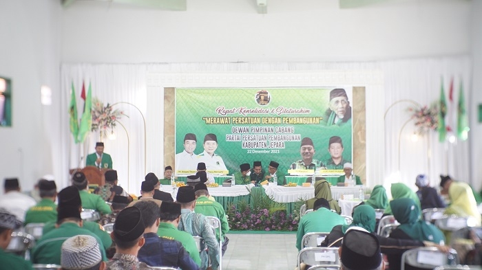Ketua DPC PPP Jepara Targetkan Dua hingga Lima Kursi Tambahan 25 KONSOLIDASI: DPC PPP menggelar rapat konsolidasi dan silaturahmi dengan tema merawat persatuan dan pembangunan di Kabupaten Jepara, Rabu (22/12). (Adhik Kurniawan/ Lingkarjateng.id)